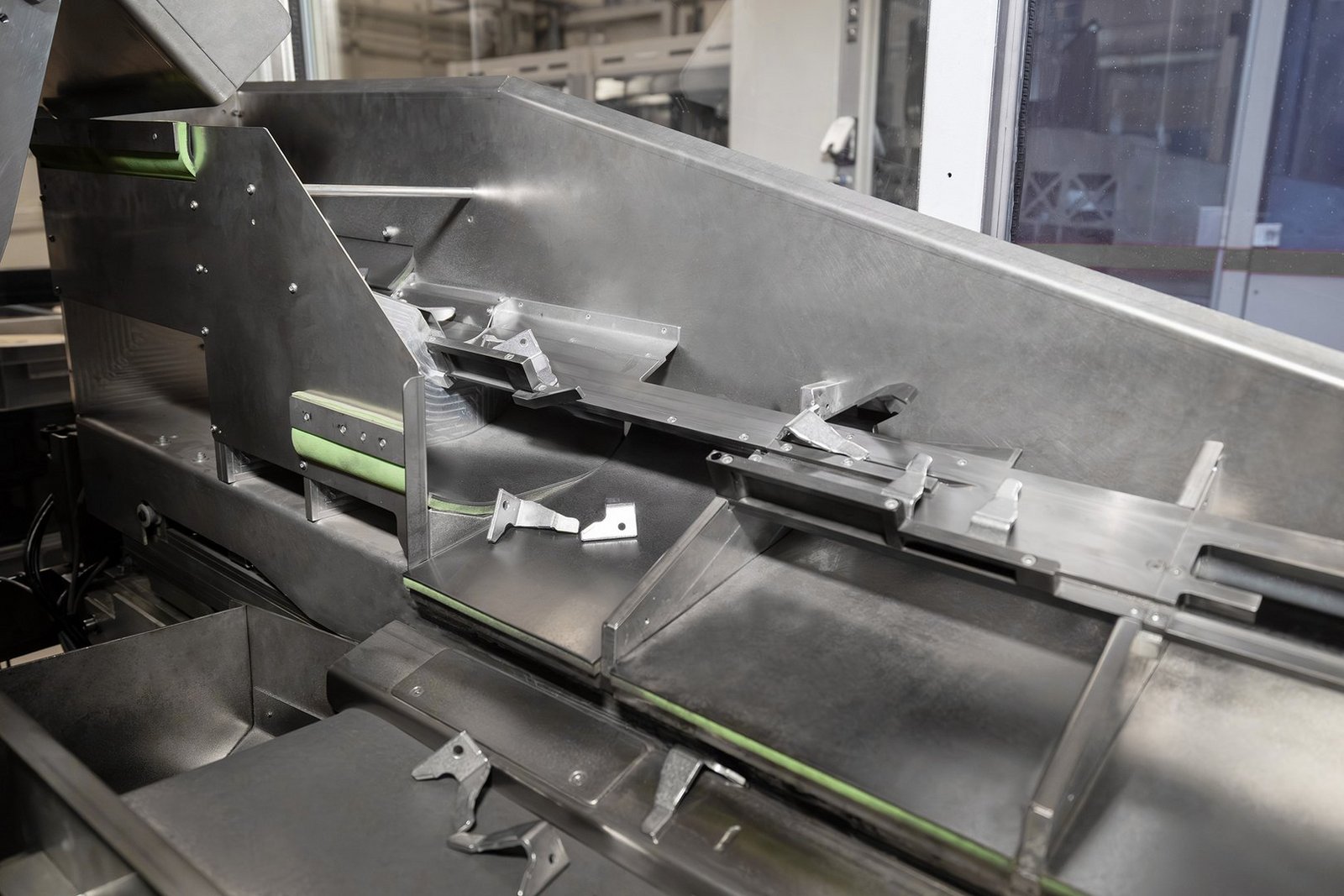 Baffle of a modular feeding device